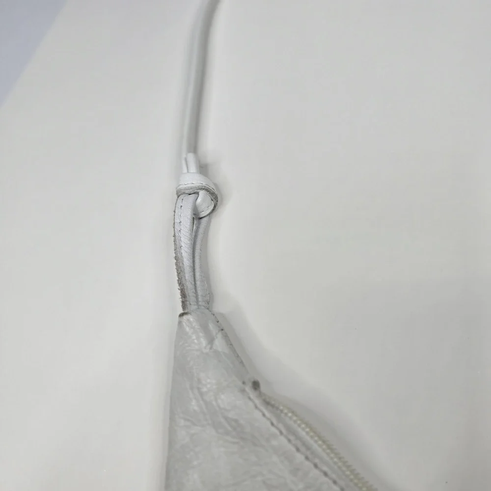 Vtg White Leather Crescent Shoulder Bag Hong Kong Women's Small‎ Pebble Leather